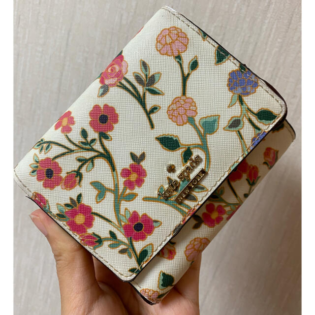 kate spade new york(ケイトスペードニューヨーク)のkate spade財布　片手持ちやすいデザイン　ケイトスペード レディースのファッション小物(財布)の商品写真