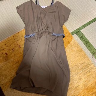 ビーシービージーマックスアズリア(BCBGMAXAZRIA)のBCBGマックスアズリア　カーキワンピースM(ひざ丈ワンピース)