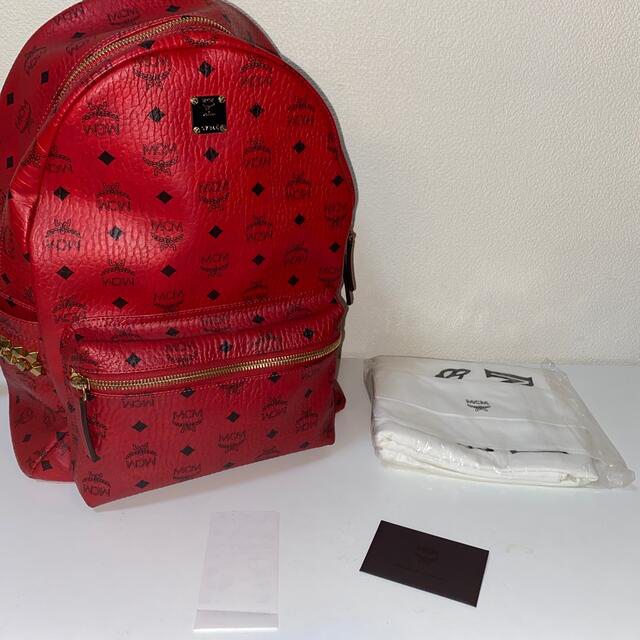 MCM(エムシーエム)のMCM リュック　レッド レディースのバッグ(リュック/バックパック)の商品写真