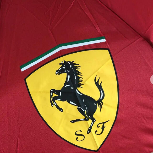 Ferrari(フェラーリ)のフェラーリレッドコンパクトアンブレラ　折り畳み傘 メンズのファッション小物(傘)の商品写真