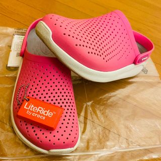 クロックス(crocs)の【CROCS】ライトライド 新作 人気色！定価6600円！(サンダル)