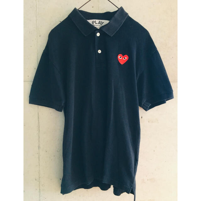 COMME des GARCONS(コムデギャルソン)の【★正規★希少★メンズM】プレイコムデギャルソン 黒 ポロシャツ 予備ボタン付き メンズのトップス(ポロシャツ)の商品写真