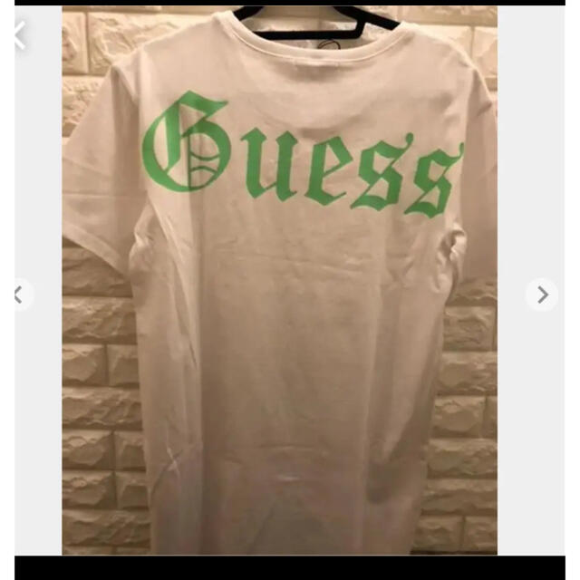 GUESS(ゲス)の値下げ　未使用　GUESS  半袖Tシャツ　ロングTシャツ　S ワンピ レディースのトップス(Tシャツ(半袖/袖なし))の商品写真