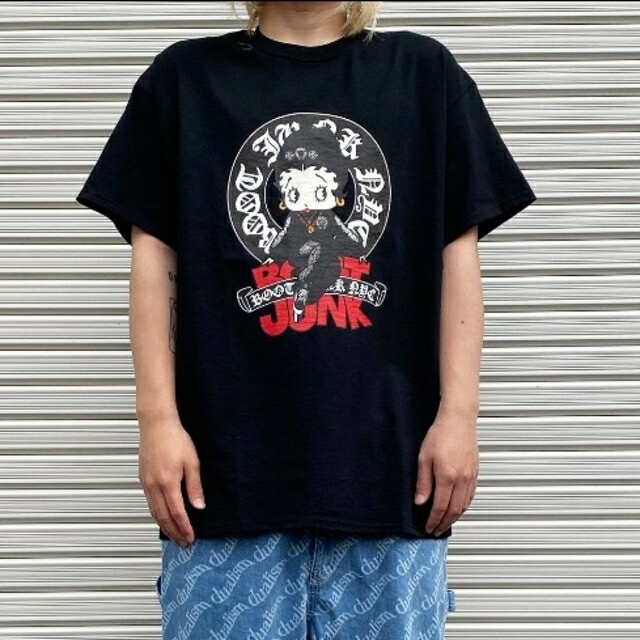 Bootjunk betty Emblem Tee