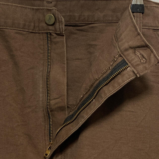 carhartt(カーハート)のメキシコ製 Carhartt ペインターパンツ 革ロゴ ダック地 ダークブラウン メンズのパンツ(ペインターパンツ)の商品写真