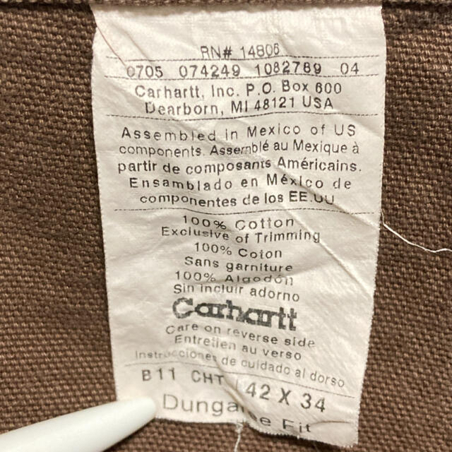 carhartt(カーハート)のメキシコ製 Carhartt ペインターパンツ 革ロゴ ダック地 ダークブラウン メンズのパンツ(ペインターパンツ)の商品写真