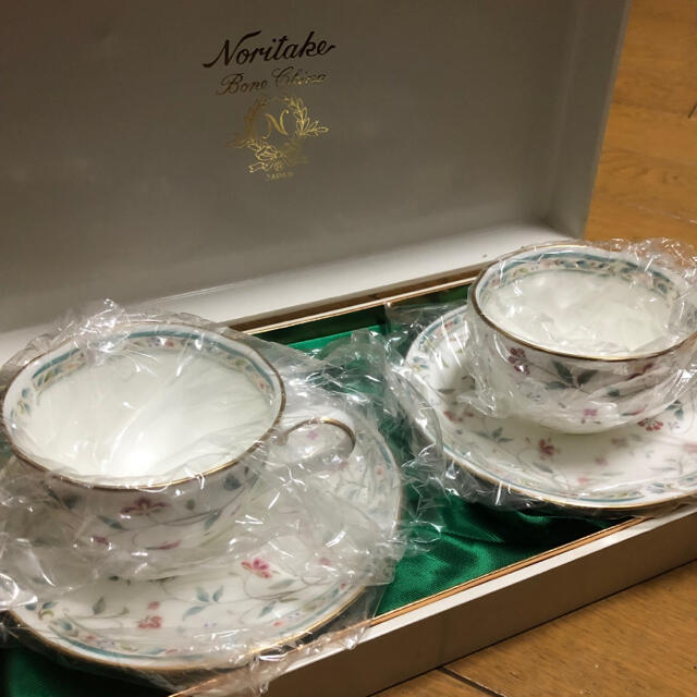 Noritake(ノリタケ)の★Noritake ノリタケ  カップ&ソーサー ペア 花更紗 未使用保管品 インテリア/住まい/日用品のキッチン/食器(グラス/カップ)の商品写真