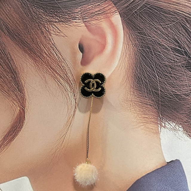 CHANEL(シャネル)のCHANEL ヴィンテージボタン(ピアス) ボア ハンドメイドのアクセサリー(ピアス)の商品写真