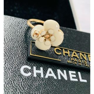 シャネル(CHANEL)のCHANEL様専用♡カメリア&CCロゴ リング (cream white)(リング(指輪))