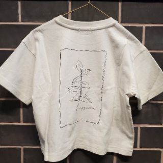 ローリーズファーム(LOWRYS FARM)の新品☆ローリーズファーム バックプリント 半袖Tシャツ☆120 130 白 花(Tシャツ/カットソー)