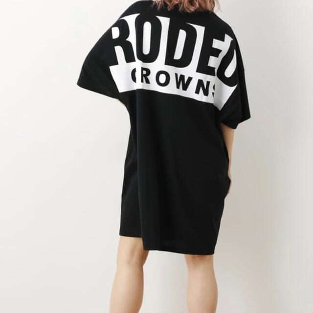 RODEO CROWNS WIDE BOWL(ロデオクラウンズワイドボウル)のビッグボックスロゴTシャツワンピース レディースのワンピース(ひざ丈ワンピース)の商品写真