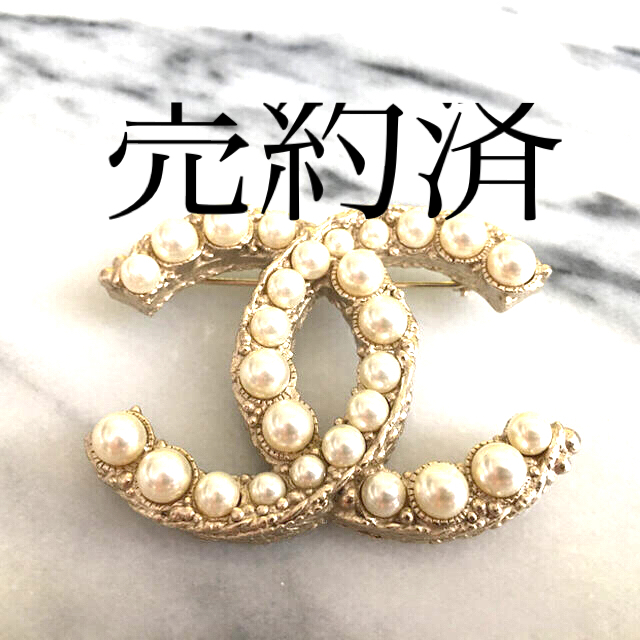 CHANEL(シャネル)の超美品CHANELビッグパールブローチ希少正規品最終値下げSALE❗️❗️ レディースのアクセサリー(ブローチ/コサージュ)の商品写真