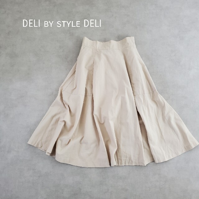 STYLE DELI(スタイルデリ)のDELI By STYLE DELI スタイルデリ　フレアスカート　ベージュ レディースのスカート(ひざ丈スカート)の商品写真