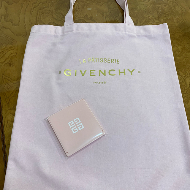 GIVENCHY(ジバンシィ)の☆新品☆ ジバンシィ♡トートバッグ＆ミラー♡ レディースのバッグ(トートバッグ)の商品写真