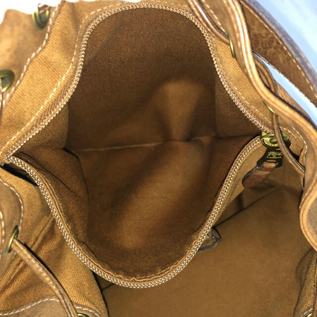 IL BISONTE(イルビゾンテ)のイルビゾンテ ハンドバッグ 巾着 ワンポイント ロゴ レザー ブラウン レディースのバッグ(ハンドバッグ)の商品写真
