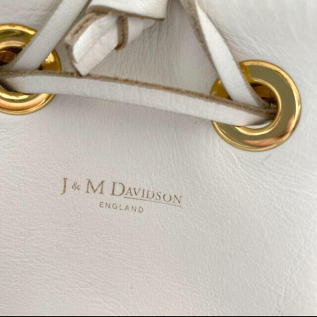 J&M DAVIDSON(ジェイアンドエムデヴィッドソン)のJ&M davidson カーニバルL ホワイト レディースのバッグ(ショルダーバッグ)の商品写真
