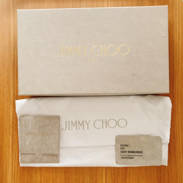 JIMMY CHOO(ジミーチュウ)のJIMMY CHOO ジミーチュウ　財布　カーキ　ゴールド　スタッズ レディースのファッション小物(財布)の商品写真