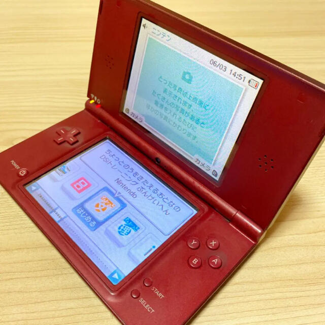 ニンテンドーDS(ニンテンドーDS)の任天堂DSiLL 【ワインレッド】 エンタメ/ホビーのゲームソフト/ゲーム機本体(携帯用ゲーム機本体)の商品写真