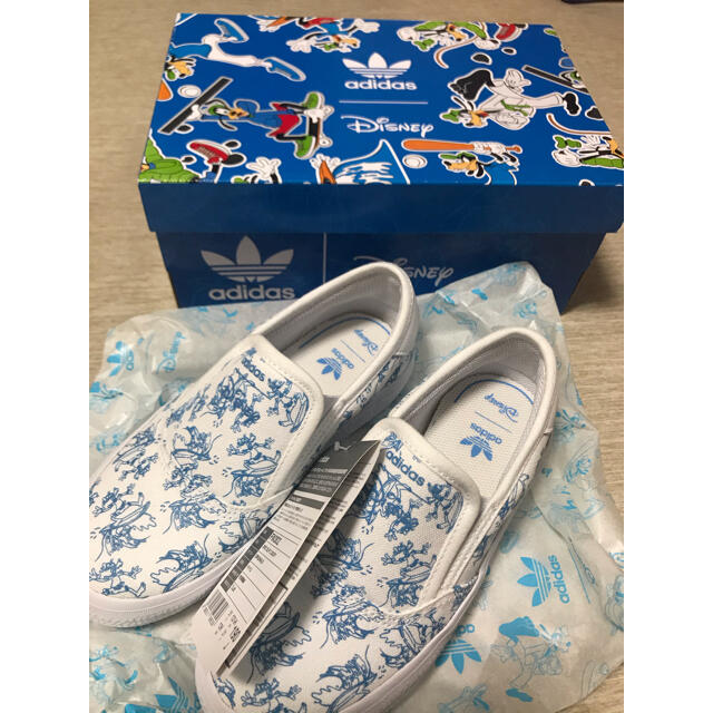 adidas(アディダス)の値下げ⭐︎アディダス  キッズ　スリッポン ディズニーコラボ　新品 キッズ/ベビー/マタニティのキッズ靴/シューズ(15cm~)(スリッポン)の商品写真