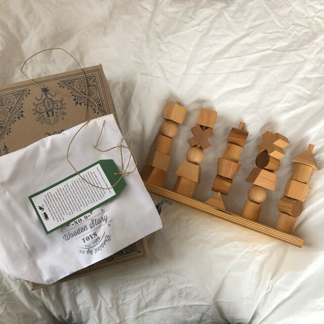 wooden storyのstacking toy