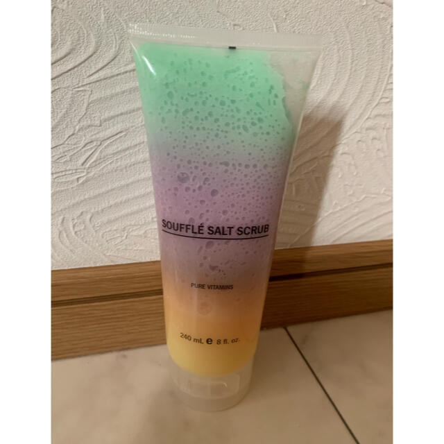 新品・未使用　SOUFFLÉ SALT SCRUB スフレソルトスクラブ コスメ/美容のボディケア(ボディスクラブ)の商品写真