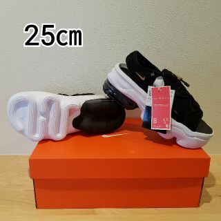 ナイキ(NIKE)のNIKE エアマックス ココ サンダル ブラック／メタリックゴールド(サンダル)