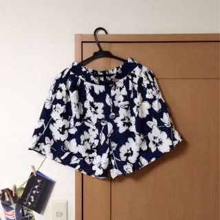 アーバンリサーチ(URBAN RESEARCH)の花柄ショートパンツ(ショートパンツ)