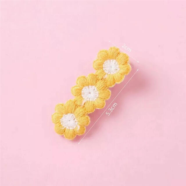 ヘアピン ヘアクリップ  花 フラワー ニット 毛糸 刺繍 デイジー 韓国 お花 キッズ/ベビー/マタニティのこども用ファッション小物(その他)の商品写真