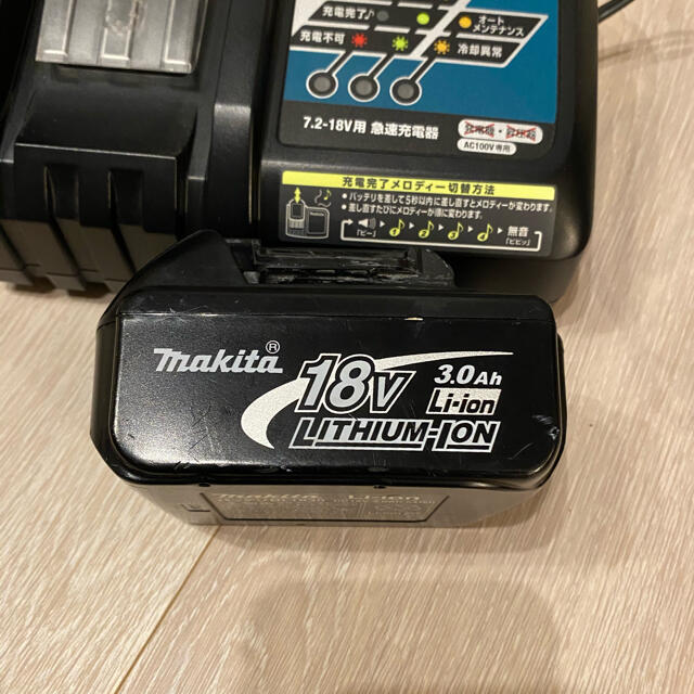 Makita(マキタ)のマキタ 純正18Vバッテリーと充電器セット スポーツ/アウトドアの自転車(工具/メンテナンス)の商品写真