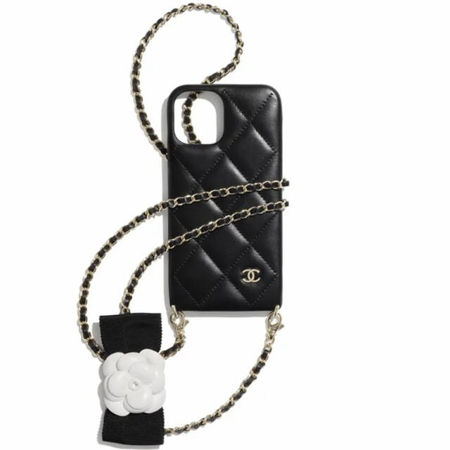 CHANEL(シャネル)のCHANEL iPhone12/12pro カメリアチェーンスマホケース　レア スマホ/家電/カメラのスマホアクセサリー(iPhoneケース)の商品写真