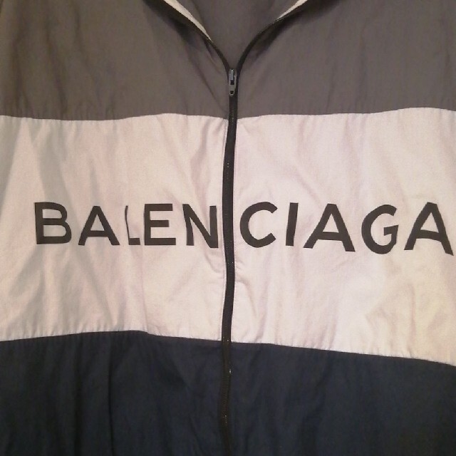 BALENCIAGA BAG(バレンシアガバッグ)のBALENCIAGA トラックジャケットグレー メンズのジャケット/アウター(ナイロンジャケット)の商品写真