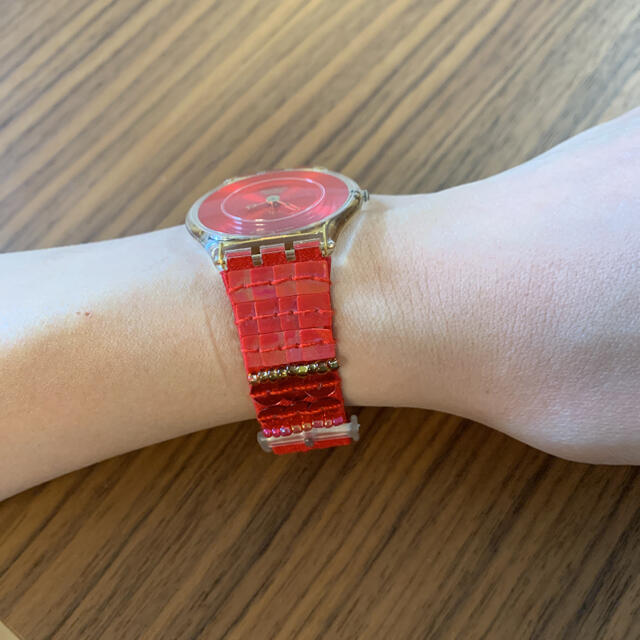 swatch(スウォッチ)のSwatch  赤　時計 レディースのファッション小物(腕時計)の商品写真