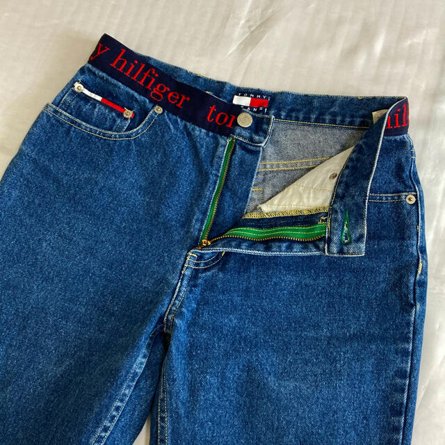 TOMMY HILFIGER(トミーヒルフィガー)の90s◆トミーヒルフィガー◆ウエストロゴテープ デニム ジーンズ ヴィンテージ レディースのパンツ(デニム/ジーンズ)の商品写真