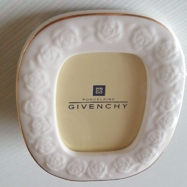 GIVENCHY(ジバンシィ)の☆未使用☆GIVENCHY フォトスタンド インテリア/住まい/日用品のインテリア小物(フォトフレーム)の商品写真