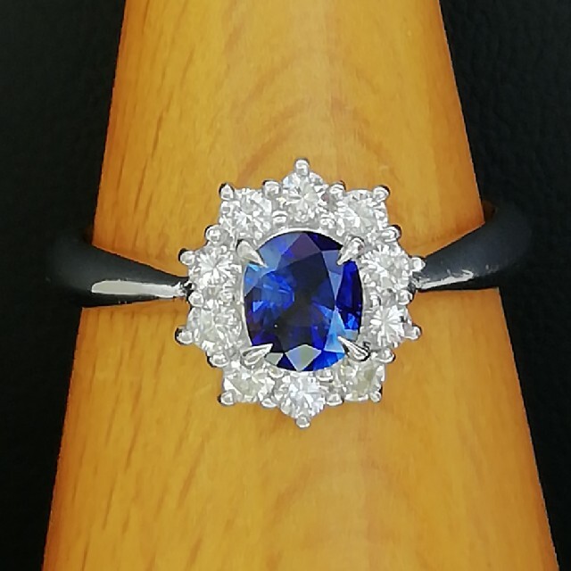 Pt900⚪サファイア⚪取り巻き✨ダイヤ✨石色綺麗✨キラキラ✨指輪❣️