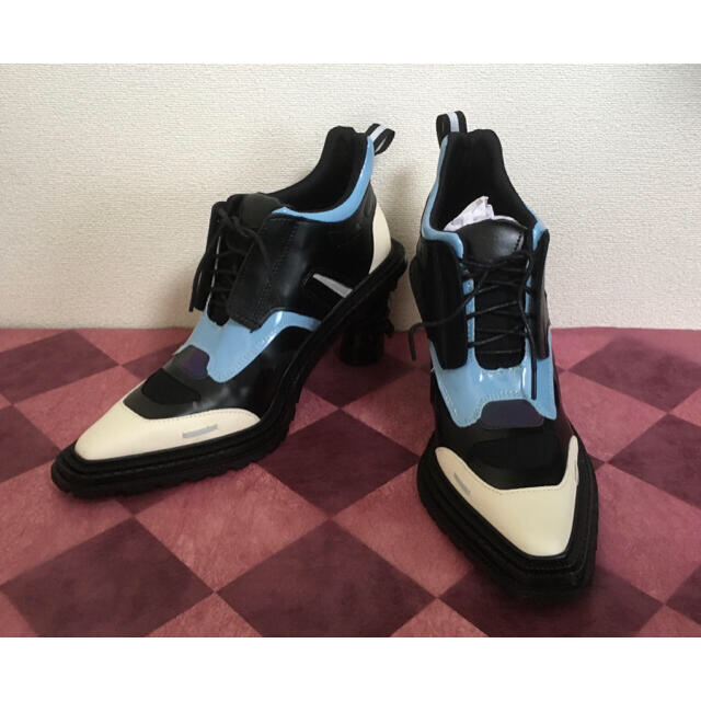 新品 ヒールスニーカー ヴァリーティタアンクルブーティの通販 by