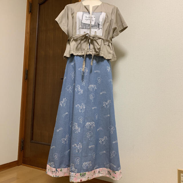 ユニコーンメルヘン刺繍生地のマキシスカート