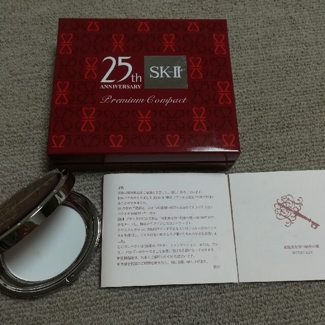 SK-II(エスケーツー)のSK - Ⅱ 25周年記念コンパクト&バックハンガー コスメ/美容のコスメ/美容 その他(その他)の商品写真