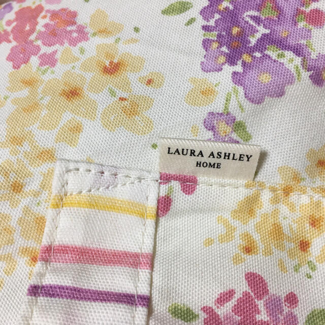 LAURA ASHLEY(ローラアシュレイ)のエプロン ハンドメイドの生活雑貨(キッチン小物)の商品写真