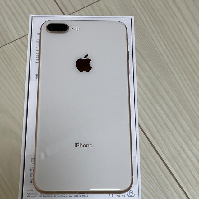 iPhone(アイフォーン)のiPhone 8 Plus  Gold 64 GB スマホ/家電/カメラのスマートフォン/携帯電話(スマートフォン本体)の商品写真