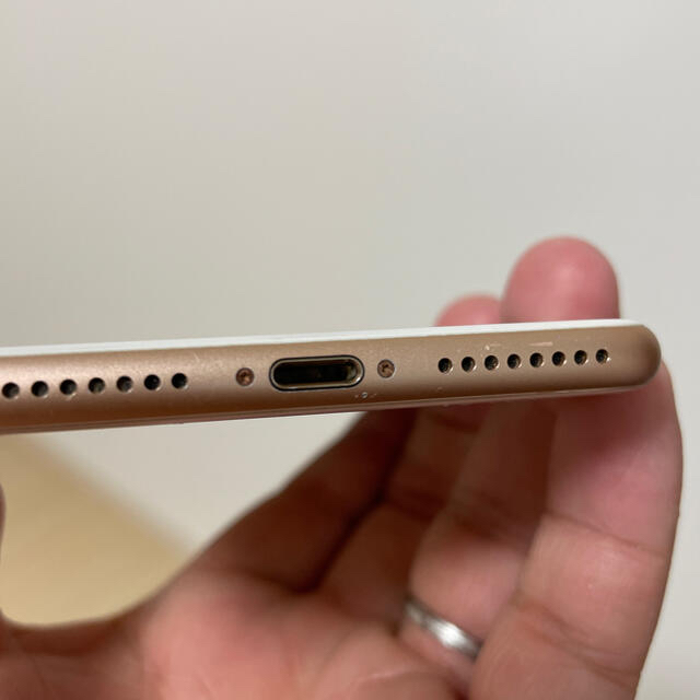 iPhone(アイフォーン)のiPhone 8 Plus  Gold 64 GB スマホ/家電/カメラのスマートフォン/携帯電話(スマートフォン本体)の商品写真