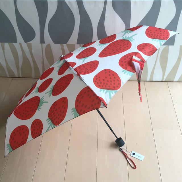 marimekko(マリメッコ)の新品 marimekko 折りたたみ傘 MANSIKKA マンシッカ レディースのファッション小物(傘)の商品写真