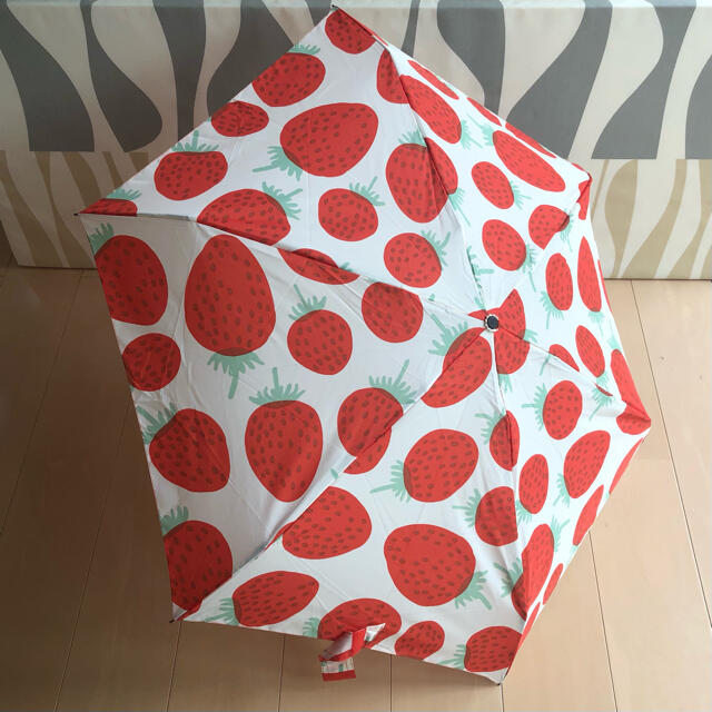 marimekko(マリメッコ)の新品 marimekko 折りたたみ傘 MANSIKKA マンシッカ レディースのファッション小物(傘)の商品写真