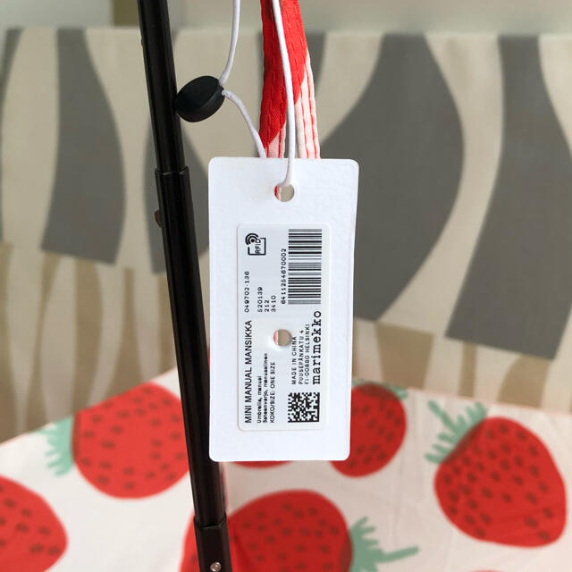 marimekko(マリメッコ)の新品 marimekko 折りたたみ傘 MANSIKKA マンシッカ レディースのファッション小物(傘)の商品写真