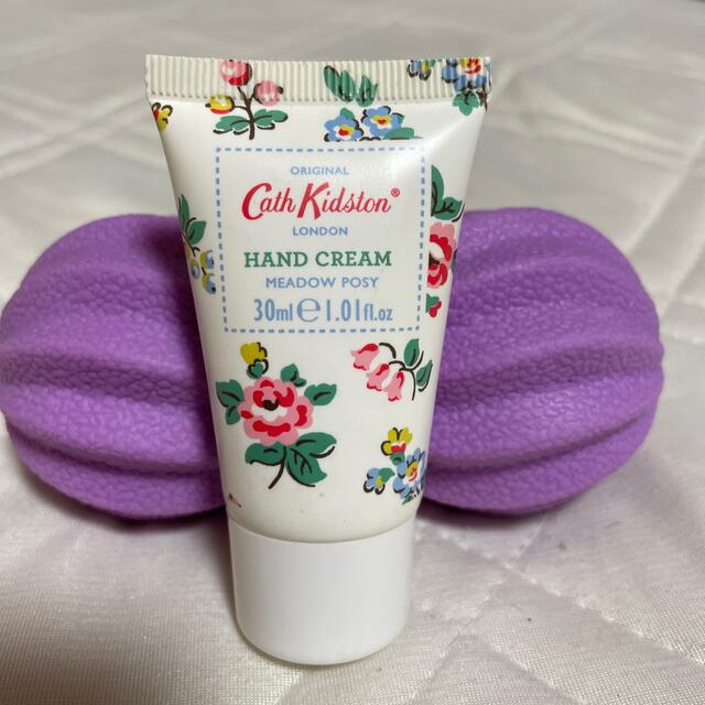 Cath Kidston(キャスキッドソン)のキャスキッドソン　ハンドクリーム　メドウポジー　30ml コスメ/美容のボディケア(ハンドクリーム)の商品写真