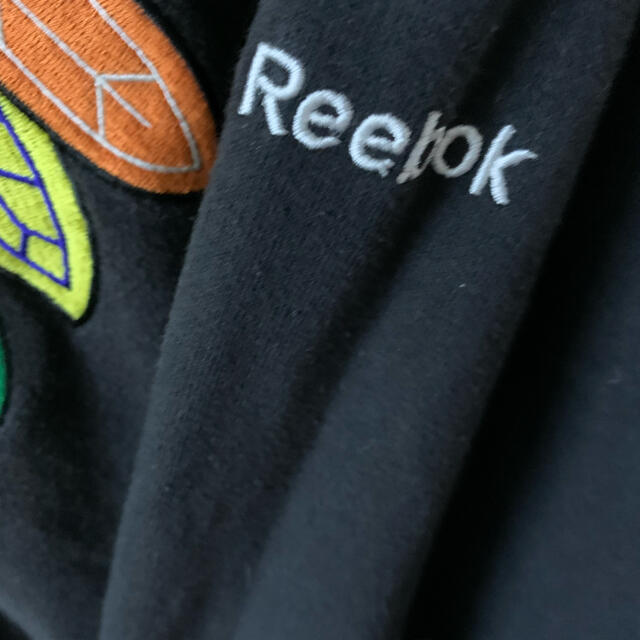 Reebok(リーボック)の【希少】【早い物勝ち】Chicago Blackhawks Reebokパーカー メンズのトップス(パーカー)の商品写真