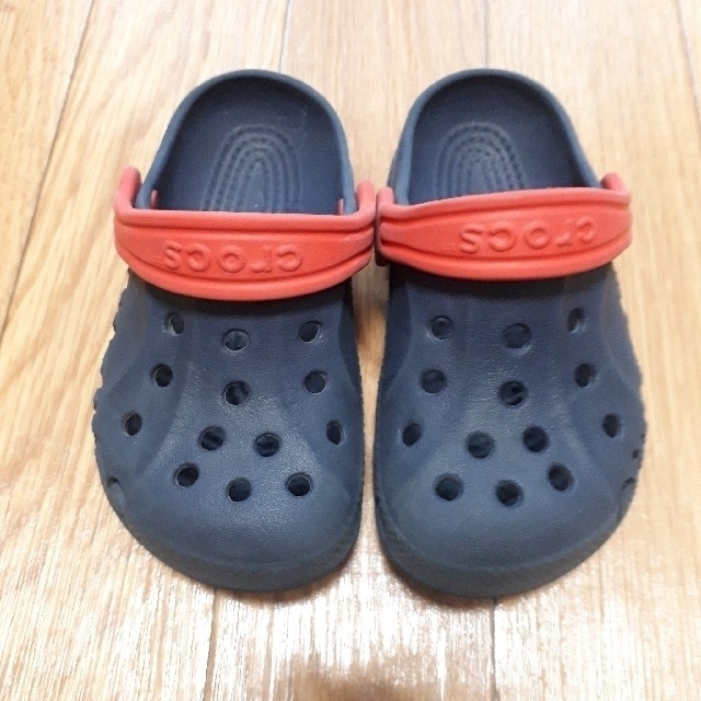 crocs(クロックス)のクロックス サンダル キッズ 14cm～15cm キッズ/ベビー/マタニティのベビー靴/シューズ(~14cm)(サンダル)の商品写真