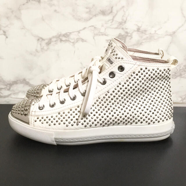 美品〜準美品】【5T8652】miu miu スタッズハイカットスニーカー 【超