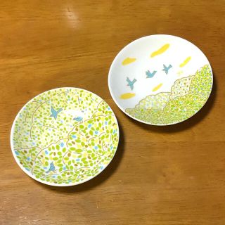 スカイラーク(すかいらーく)の市川和美デザイン　小鳥と森の小皿　ガスト(食器)