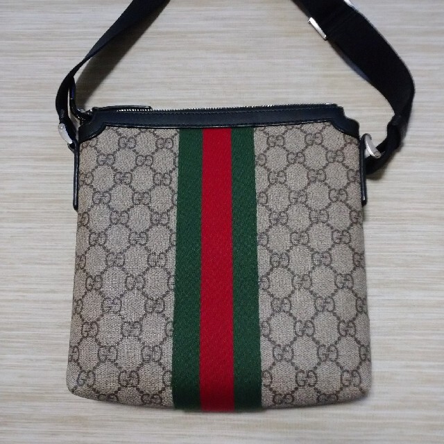 Gucci(グッチ)のウェブ GGスプリーム フラット メッセンジャーバッグ メンズのバッグ(メッセンジャーバッグ)の商品写真